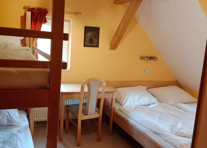 Konukevi Topas 3*